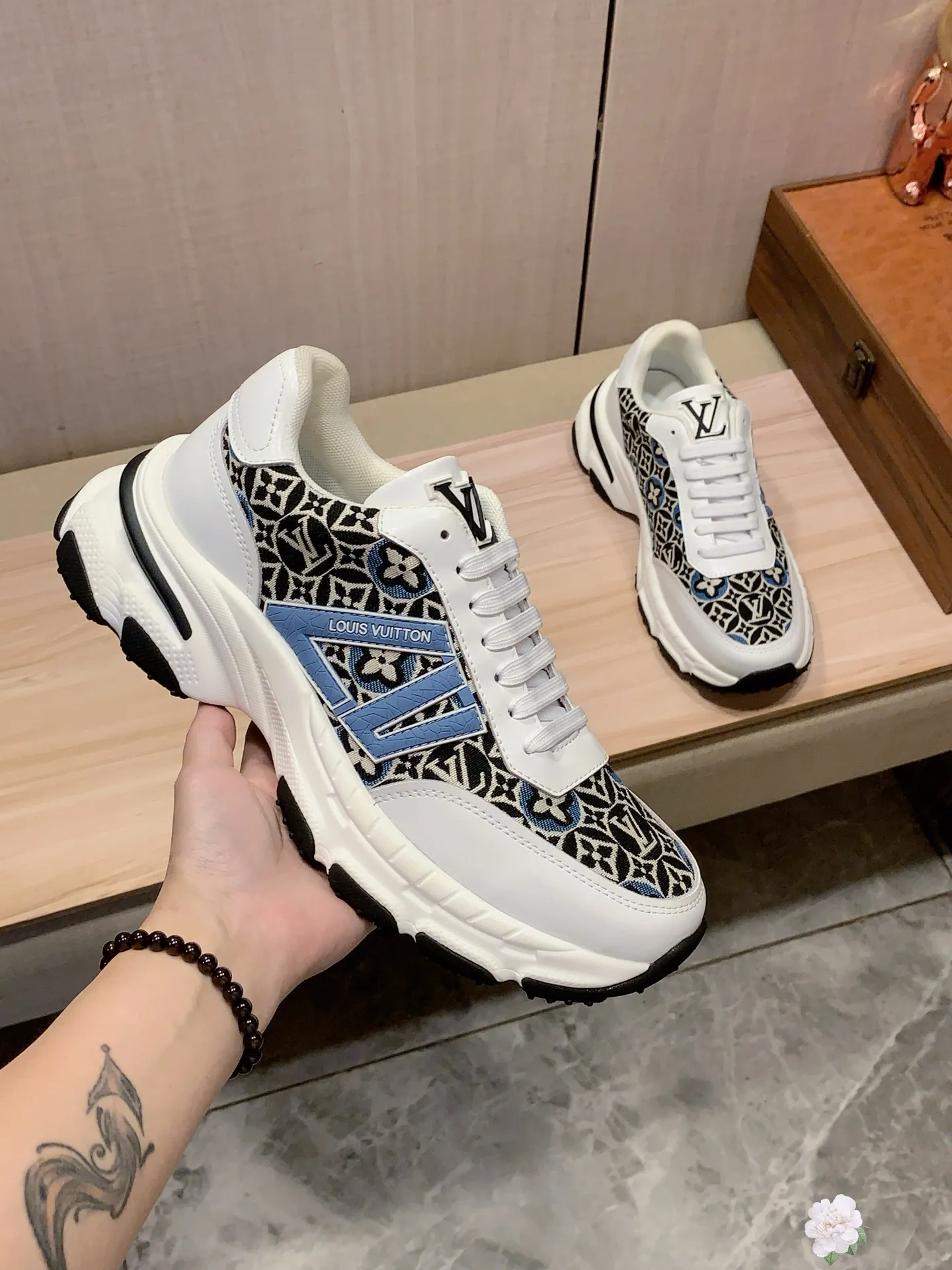 Men's Men's Shoes 💰460💰💰🎩🎩[Lightning][Lightning] "Lv*" The latest and most popular casual shoes, top brands [Seduce] Luxury ~ Purchasing Agency, Top ~ Quality. [Strong] The upper is made of imported breathable cowhide with material ➕ breathable sheepskin feet (•) and fine workmanship. The original stylish and stylish soft rubber wear-resistant and non-slip outsole is light and comfortable on the feet. The real thing looks better when photographed in person. 111: code: 38-44, 3️⃣ colors selected